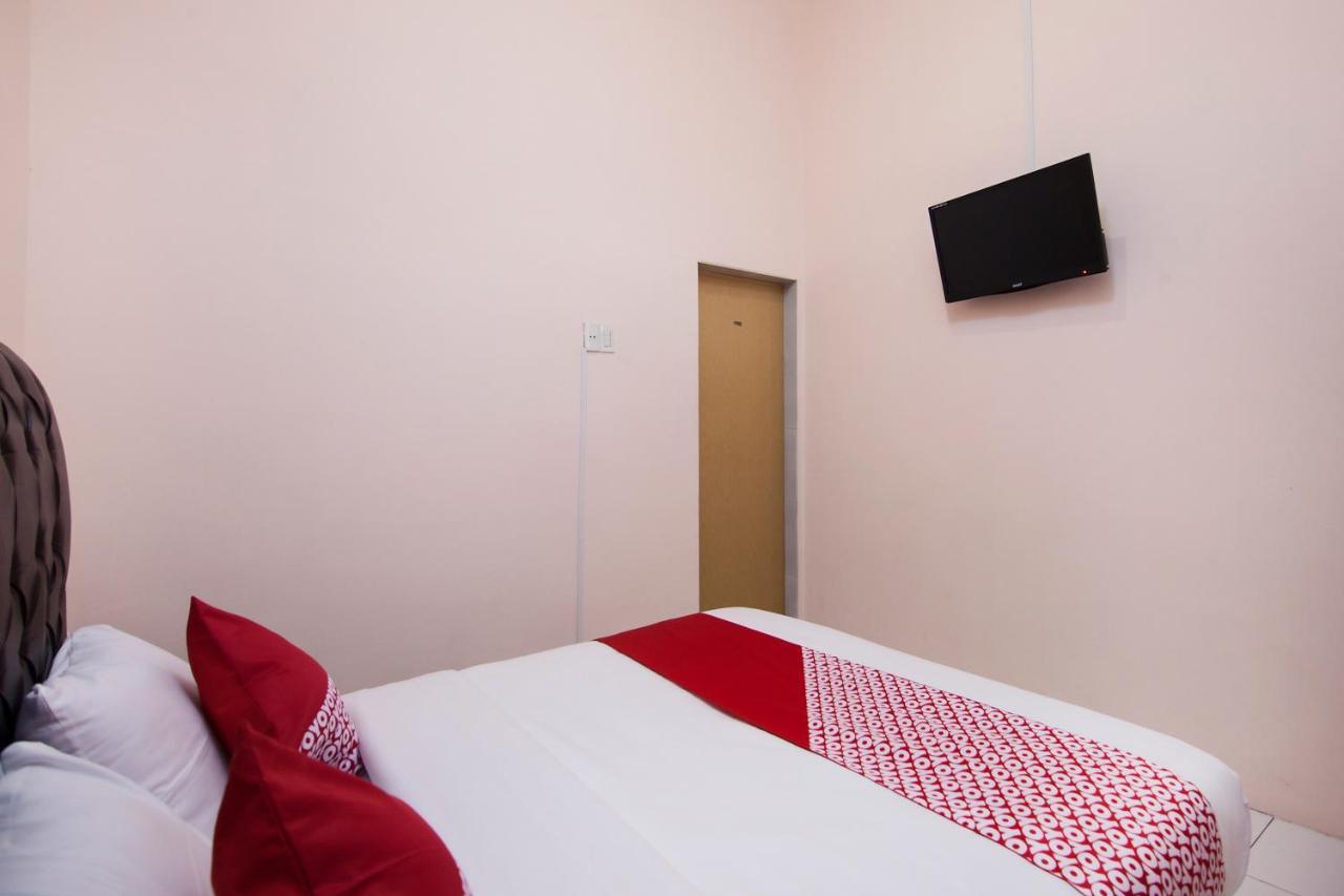 Oyo 885 Tangkul Residence Medan Eksteriør billede